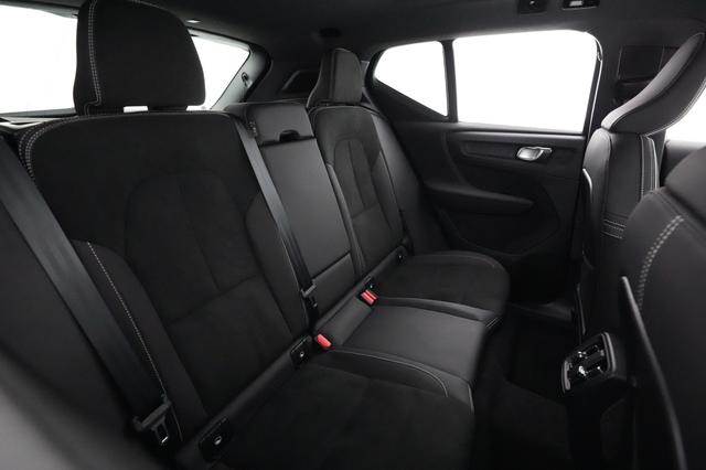 2023 Volvo XC40 Recharge — photo 4 of 24
