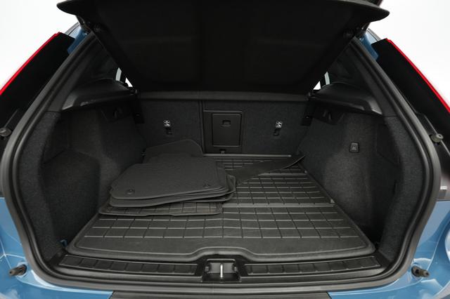 2023 Volvo XC40 Recharge — photo 6 of 24