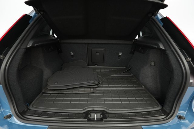 2023 Volvo XC40 Recharge — photo 6 of 24