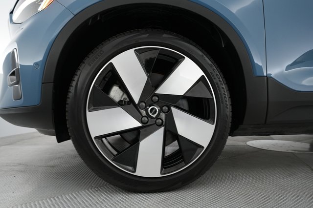 2023 Volvo XC40 Recharge — photo 16 of 24
