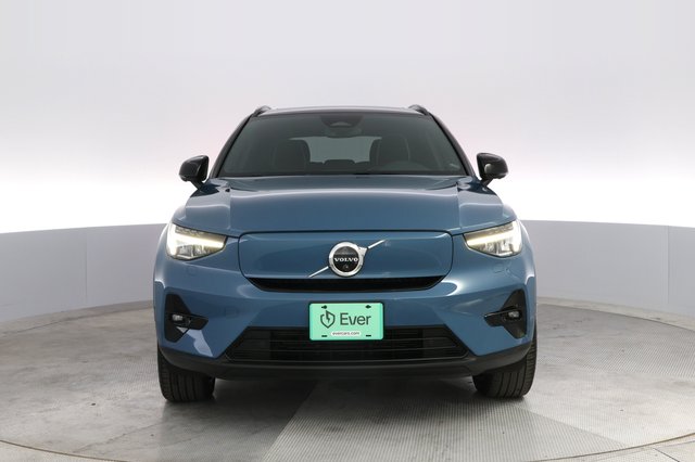 2023 Volvo XC40 Recharge — photo 9 of 24