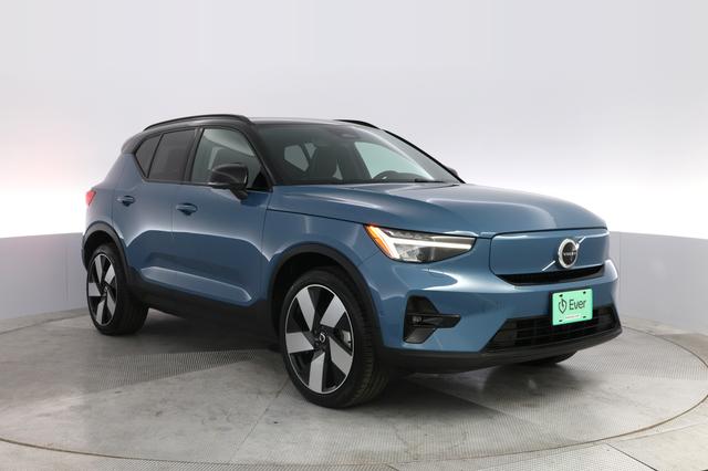 2023 Volvo XC40 Recharge — photo 10 of 24
