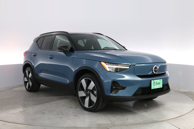 2023 Volvo XC40 Recharge — photo 10 of 24