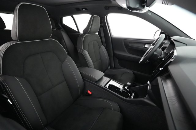 2023 Volvo XC40 Recharge — photo 18 of 24