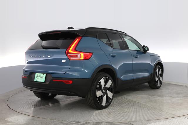 2023 Volvo XC40 Recharge — photo 2 of 24