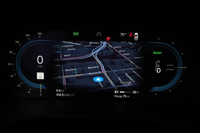 2023 Volvo XC40 Recharge — photo 5 of 24