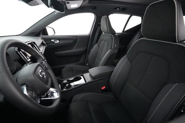 2023 Volvo XC40 Recharge — photo 3 of 24