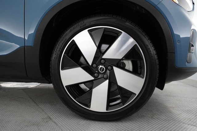 2023 Volvo XC40 Recharge — photo 7 of 24