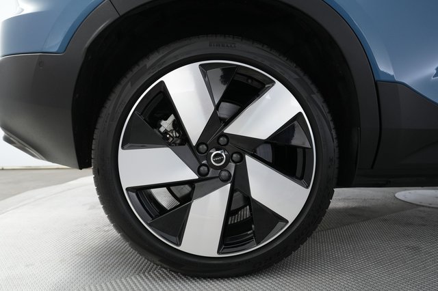 2023 Volvo XC40 Recharge — photo 17 of 24
