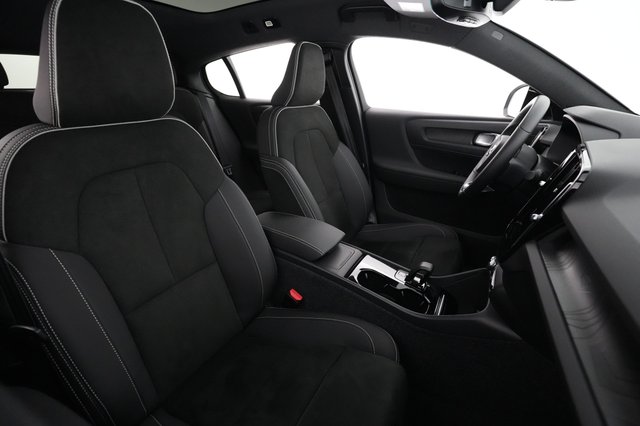 2022 Volvo C40 Recharge — photo 18 of 24