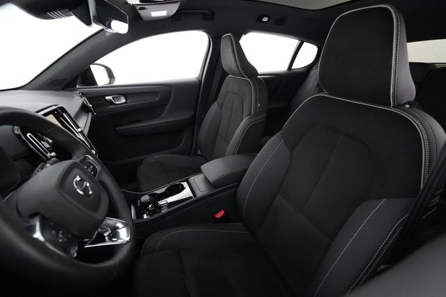 2022 Volvo C40 Recharge — photo 3 of 24
