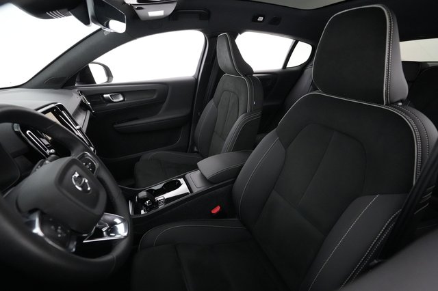 2022 Volvo C40 Recharge — photo 3 of 24