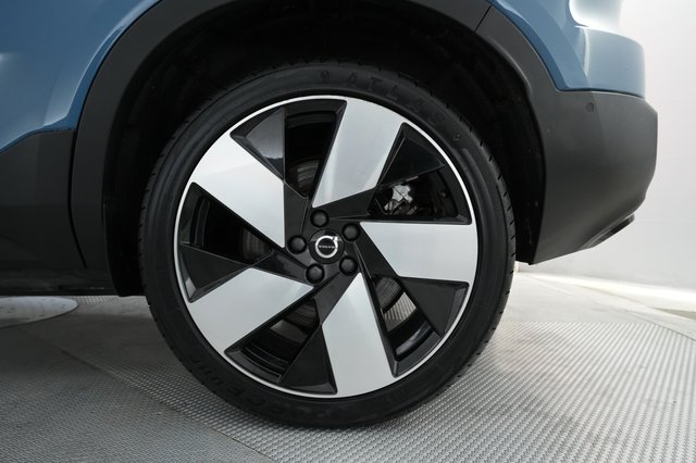 2022 Volvo C40 Recharge — photo 7 of 24