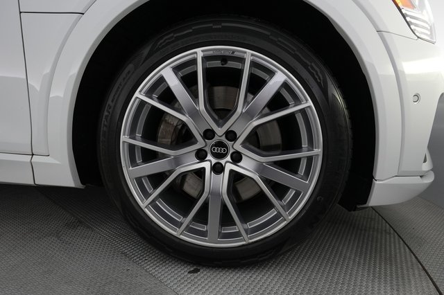 2021 Audi e-tron — photo 16 of 25