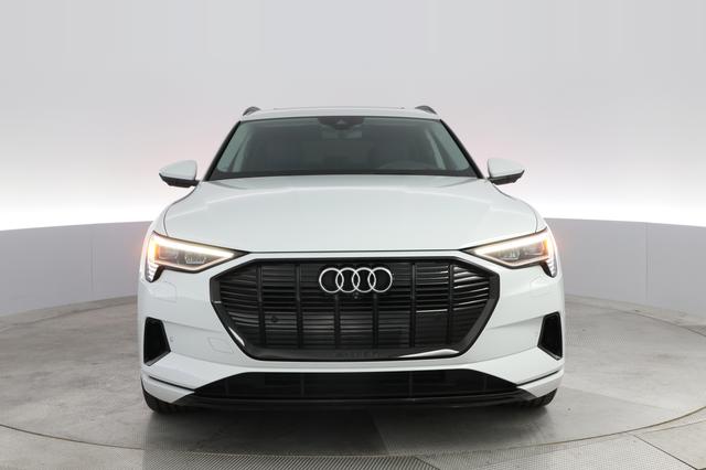 2021 Audi e-tron — photo 9 of 25
