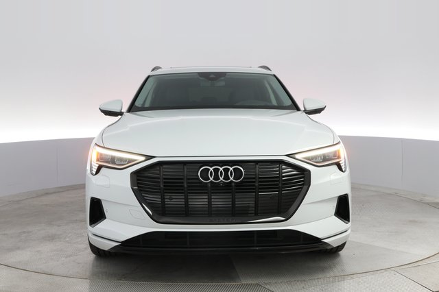 2021 Audi e-tron — photo 9 of 25
