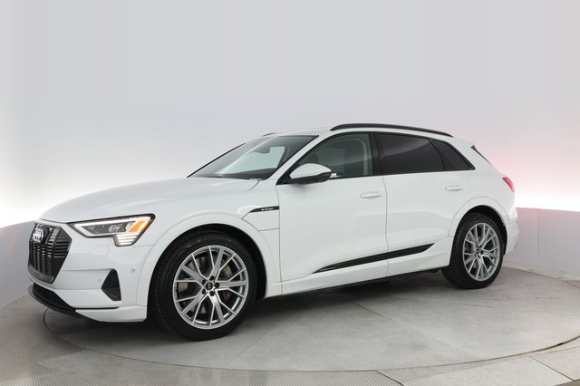 2021 Audi e-tron — photo 14 of 25