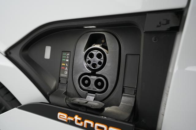 2021 Audi e-tron — photo 8 of 25