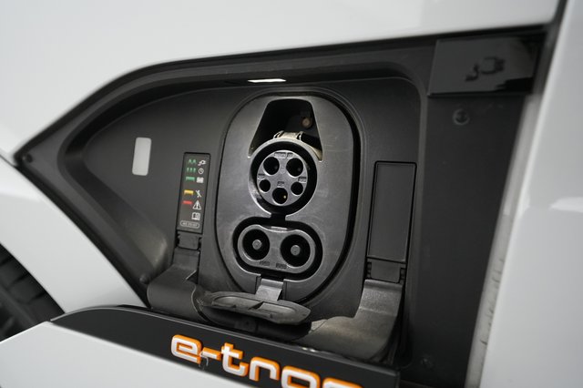 2021 Audi e-tron — photo 8 of 25