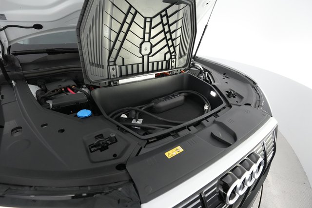 2021 Audi e-tron — photo 20 of 25