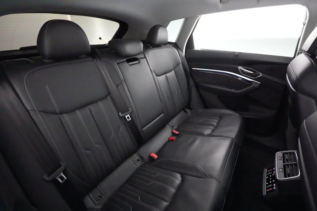 2021 Audi e-tron — photo 4 of 25