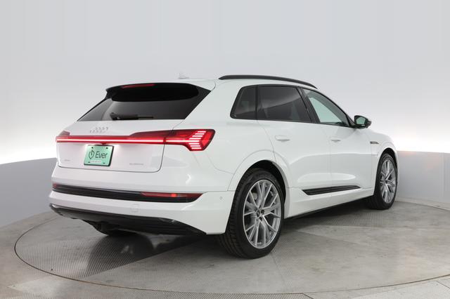 2021 Audi e-tron — photo 2 of 25