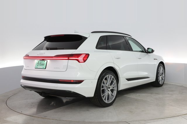 2021 Audi e-tron — photo 2 of 25