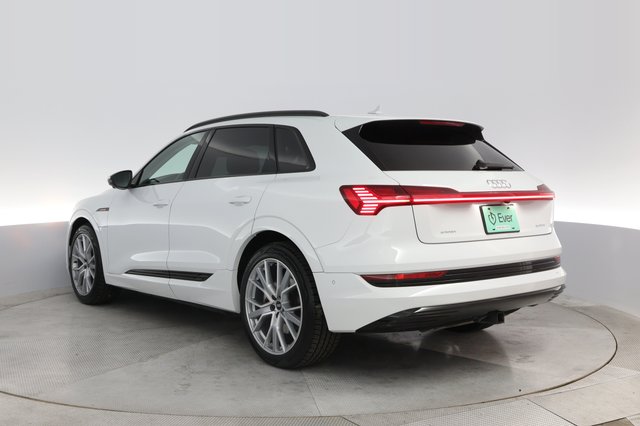 2021 Audi e-tron — photo 13 of 25