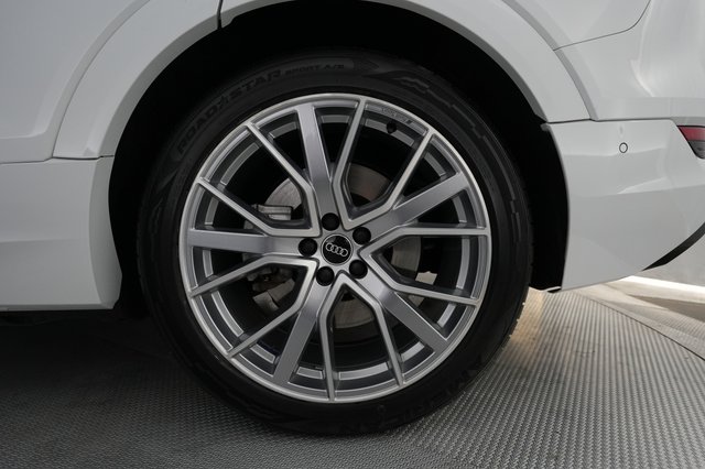 2021 Audi e-tron — photo 17 of 25