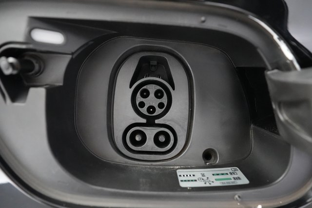 2021 Volkswagen ID.4 — photo 8 of 20