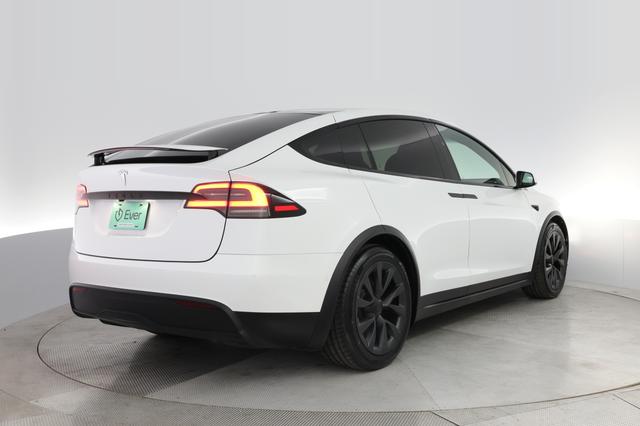 2022 Tesla Model X — photo 2 of 22
