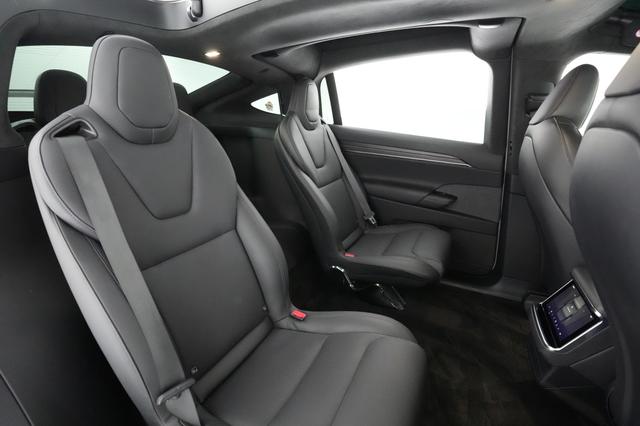 2022 Tesla Model X — photo 4 of 22
