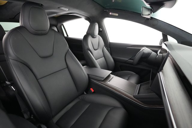 2022 Tesla Model X — photo 18 of 22