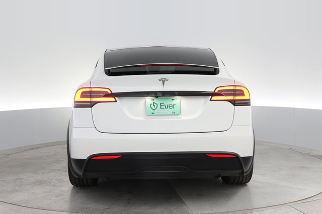 2022 Tesla Model X — photo 12 of 22