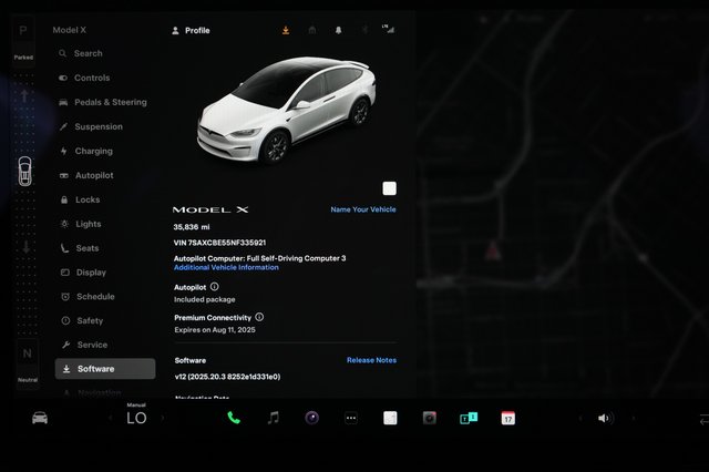 2022 Tesla Model X — photo 5 of 22