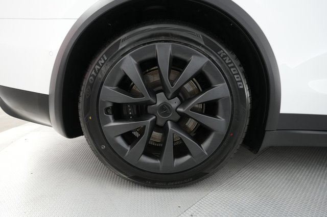 2022 Tesla Model X — photo 17 of 22