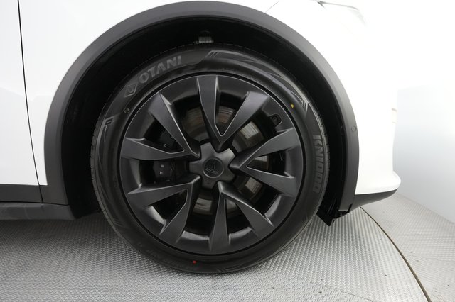 2022 Tesla Model X — photo 7 of 22