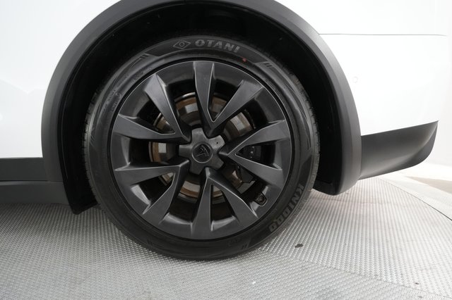 2022 Tesla Model X — photo 16 of 22