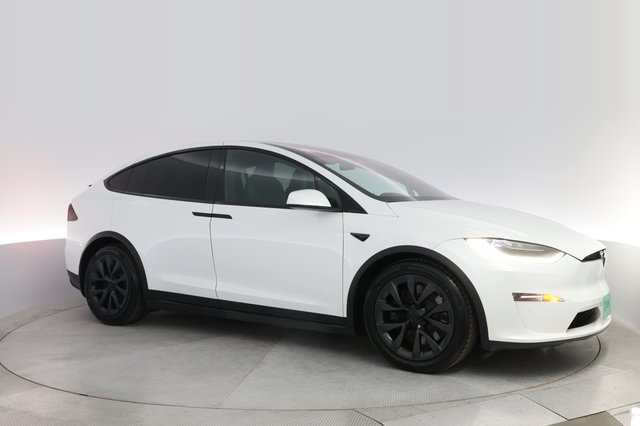 2022 Tesla Model X — photo 11 of 22