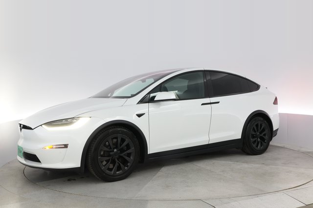 2022 Tesla Model X — photo 14 of 22