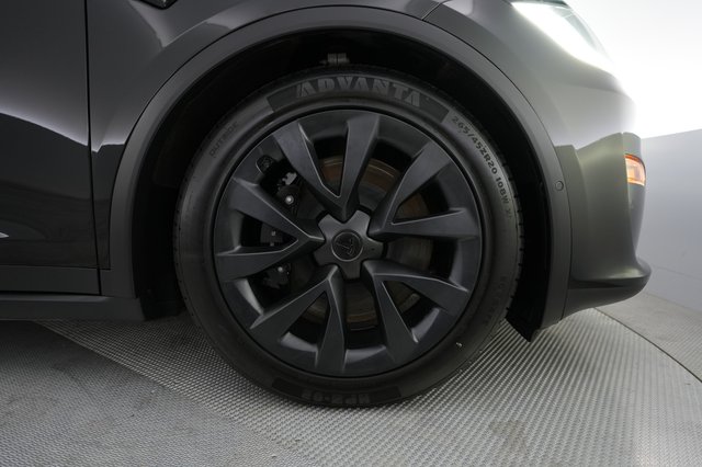 2022 Tesla Model X — photo 7 of 23