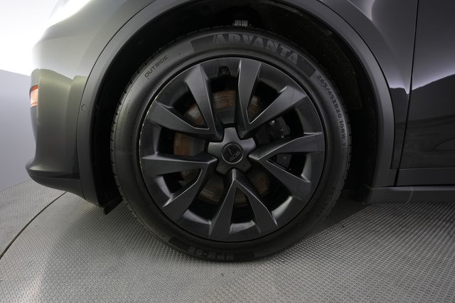 2022 Tesla Model X — photo 16 of 23