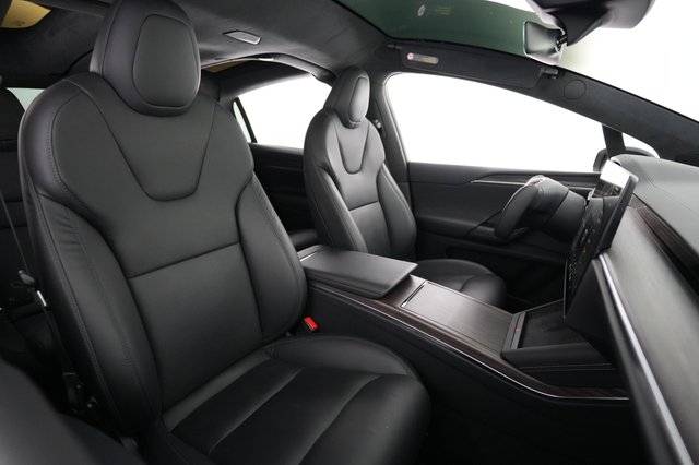 2022 Tesla Model X — photo 18 of 23