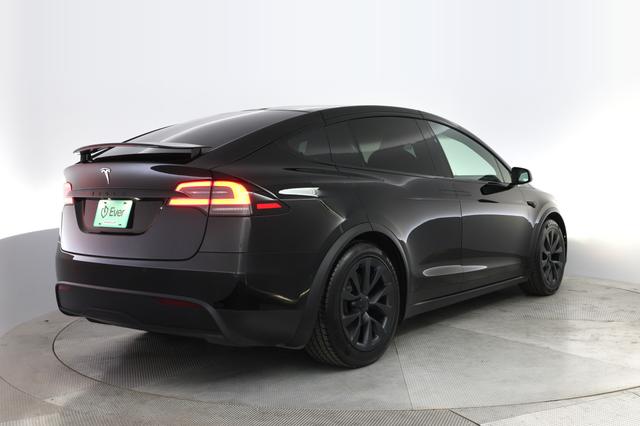 2022 Tesla Model X — photo 2 of 23