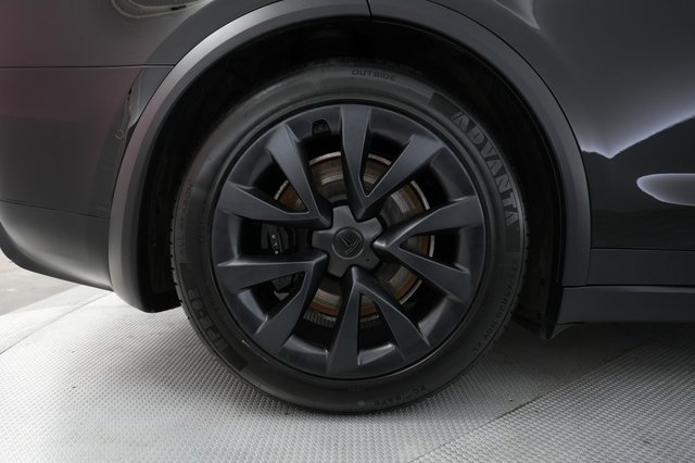 2022 Tesla Model X — photo 17 of 23