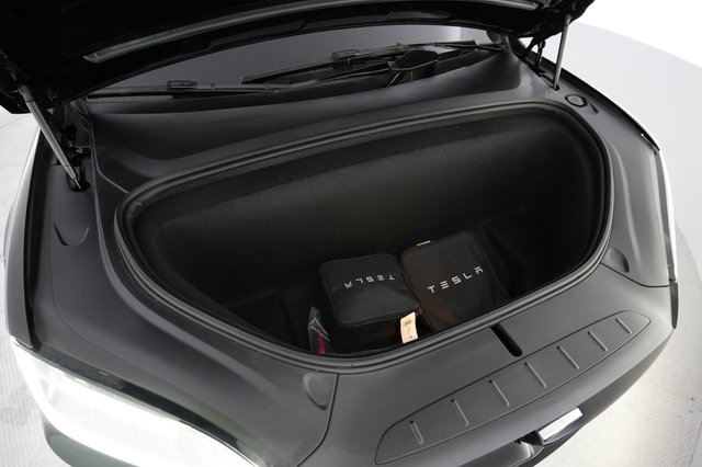 2022 Tesla Model X — photo 21 of 23