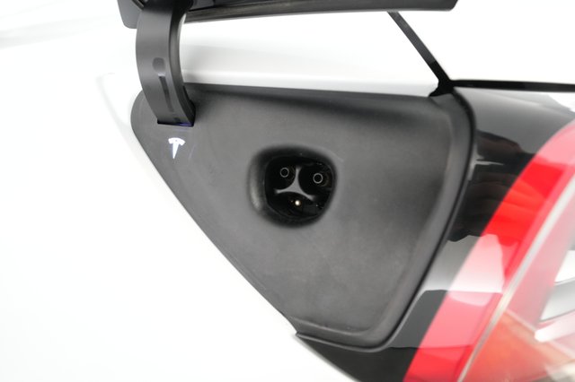 2021 Tesla Model Y — photo 8 of 22