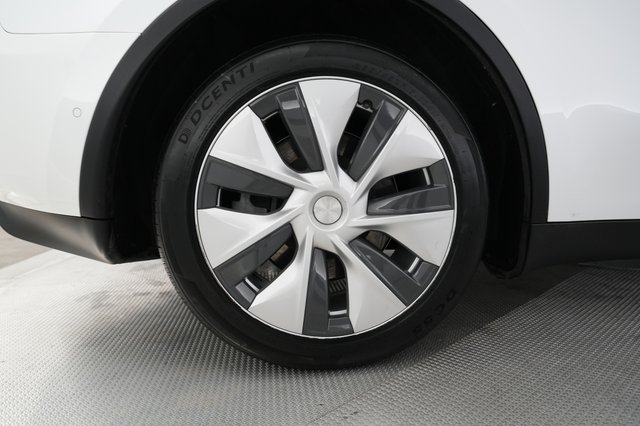 2021 Tesla Model Y — photo 17 of 22