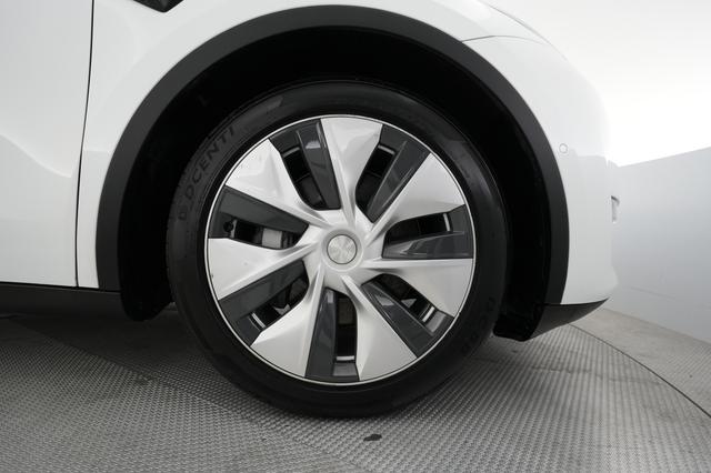 2021 Tesla Model Y — photo 7 of 22