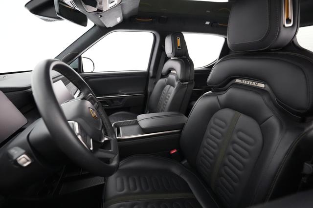 2024 Rivian R1T — photo 3 of 22